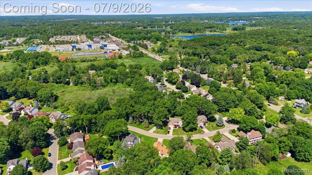 3180 Viking Drive, Commerce Charter Township, MI 48390