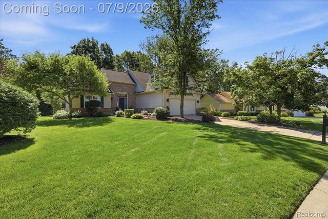 3180 Viking Drive, Commerce Charter Township, MI 48390