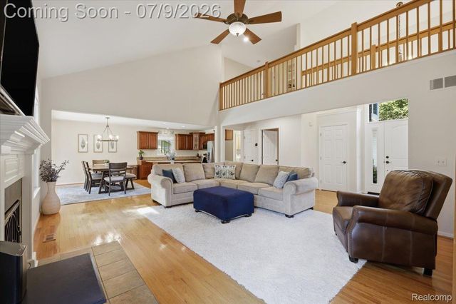 3180 Viking Drive, Commerce Charter Township, MI 48390