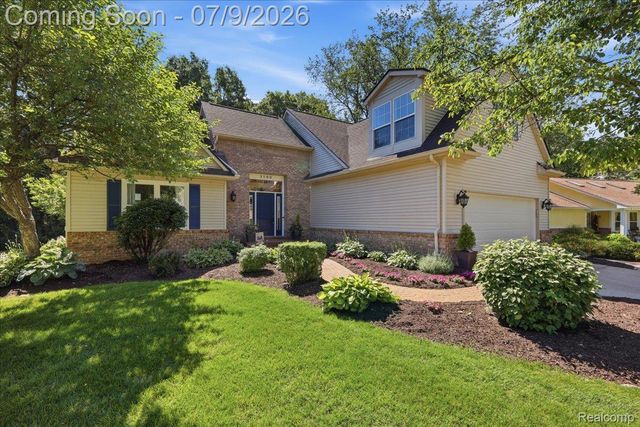3180 Viking Drive, Commerce Charter Township, MI 48390
