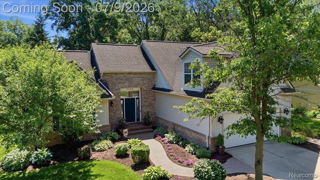 3180 Viking Drive, Commerce Charter Township, MI 48390