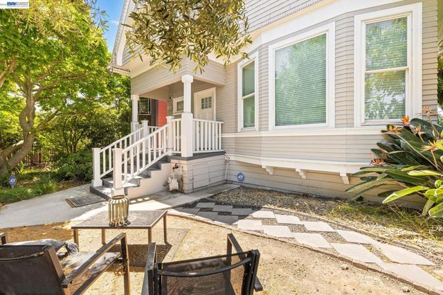 2207 E 21St St, Oakland, CA 94606