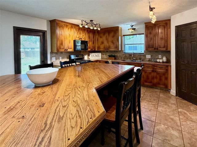 6622 Grant Drive, Magnolia, TX 77354