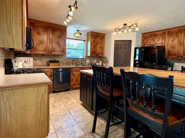 6622 Grant Drive, Magnolia, TX 77354