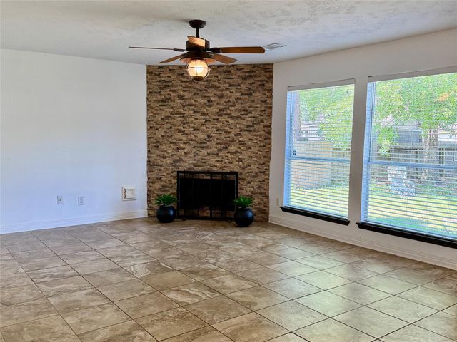 6622 Grant Drive, Magnolia, TX 77354