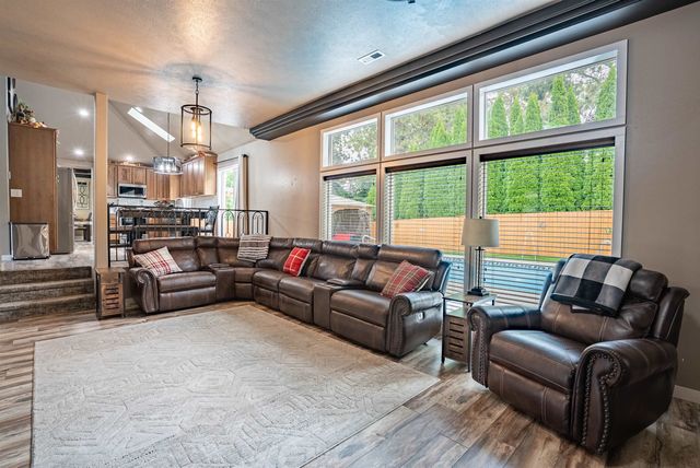 12224 N Nevada Ct, Spokane, WA 99218