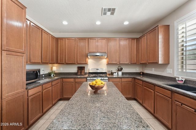 12735 W LOWDEN Road, Peoria, AZ 85383