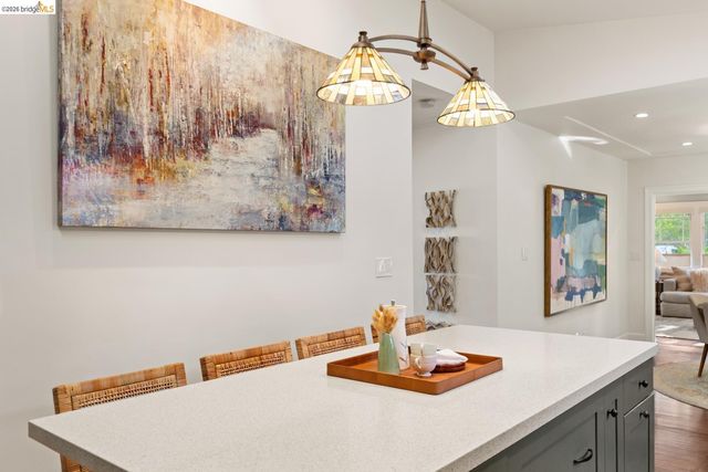 5960 Chabolyn Ter, Oakland, CA 94618