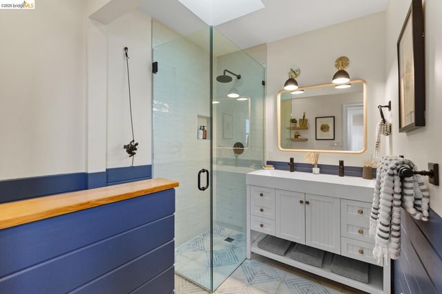 5960 Chabolyn Ter, Oakland, CA 94618