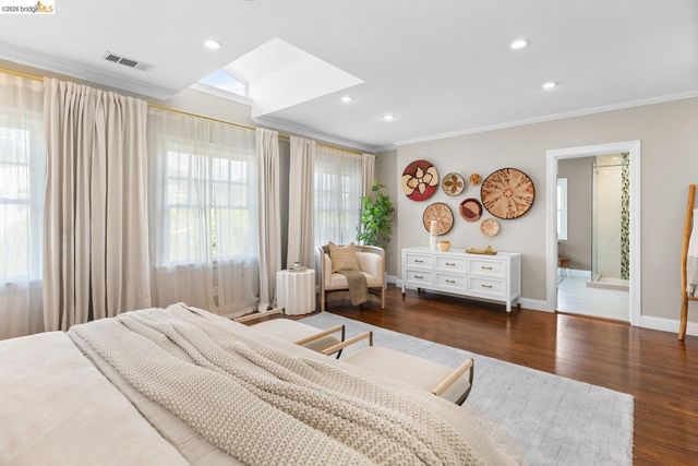 5960 Chabolyn Ter, Oakland, CA 94618