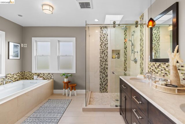 5960 Chabolyn Ter, Oakland, CA 94618