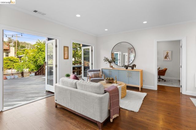 5960 Chabolyn Ter, Oakland, CA 94618