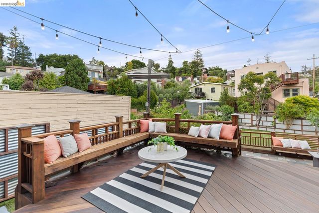 5960 Chabolyn Ter, Oakland, CA 94618