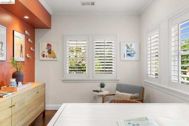 5960 Chabolyn Ter, Oakland, CA 94618