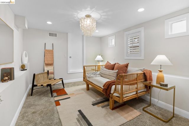 5960 Chabolyn Ter, Oakland, CA 94618