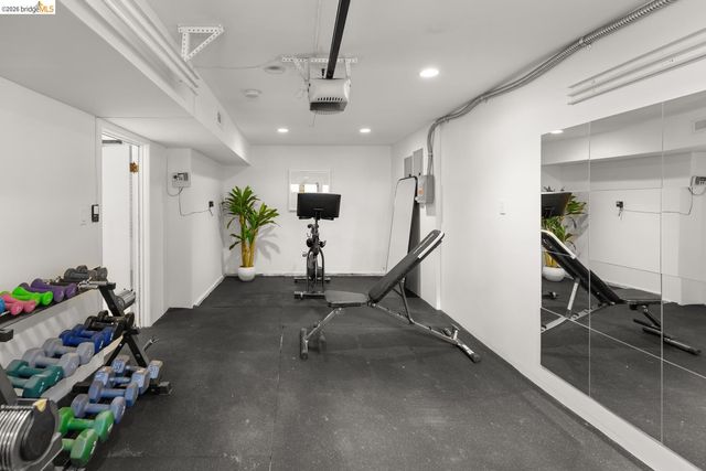 5960 Chabolyn Ter, Oakland, CA 94618