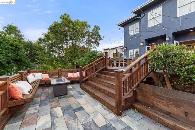 5960 Chabolyn Ter, Oakland, CA 94618