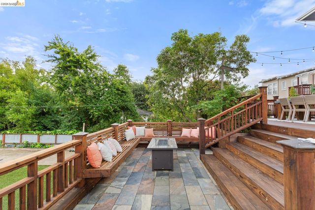5960 Chabolyn Ter, Oakland, CA 94618