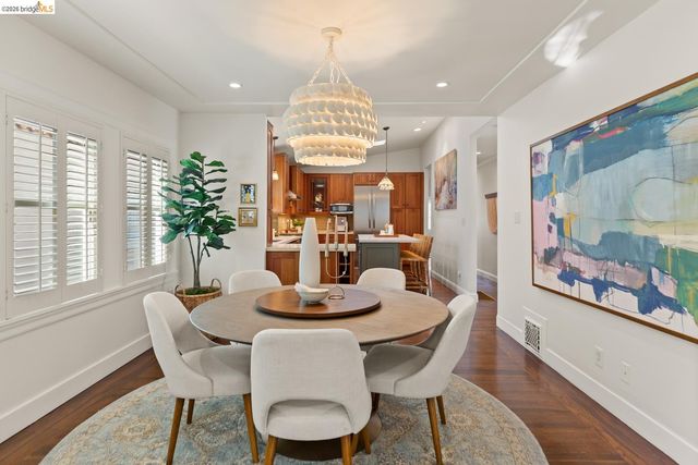 5960 Chabolyn Ter, Oakland, CA 94618