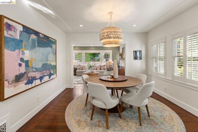5960 Chabolyn Ter, Oakland, CA 94618