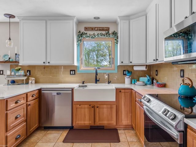 202 Donna Mae Drive, Leonard, MI 48367