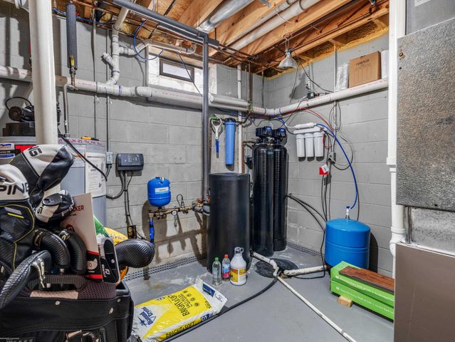 202 Donna Mae Drive, Leonard, MI 48367
