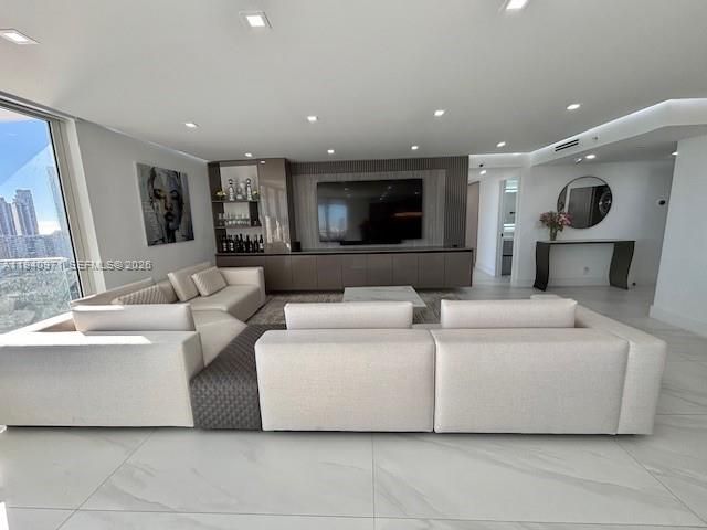 19707 Turnberry Way 23J, Aventura, FL 33180