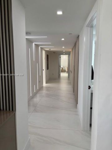 19707 Turnberry Way 23J, Aventura, FL 33180