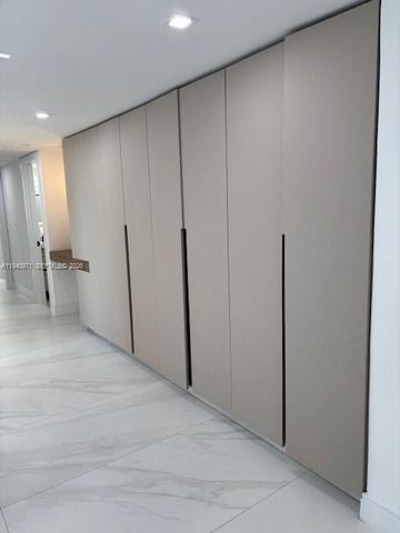 19707 Turnberry Way 23J, Aventura, FL 33180