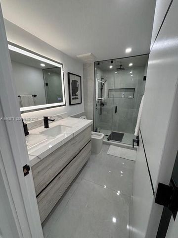 19707 Turnberry Way 23J, Aventura, FL 33180