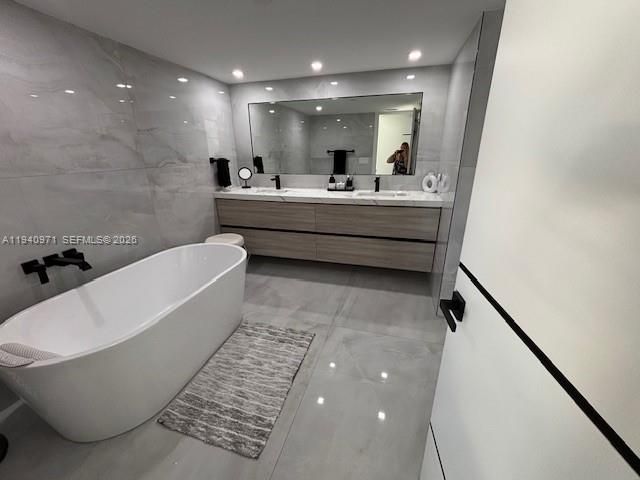 19707 Turnberry Way 23J, Aventura, FL 33180