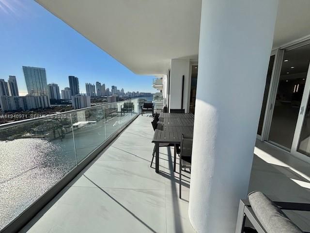 19707 Turnberry Way 23J, Aventura, FL 33180