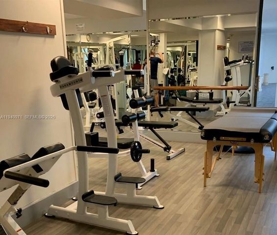 19707 Turnberry Way 23J, Aventura, FL 33180