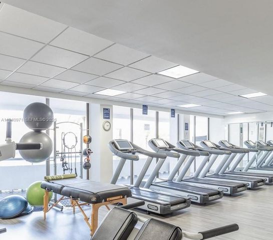 19707 Turnberry Way 23J, Aventura, FL 33180