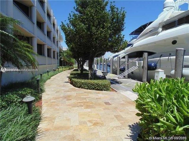 19707 Turnberry Way 23J, Aventura, FL 33180