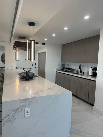 19707 Turnberry Way 23J, Aventura, FL 33180