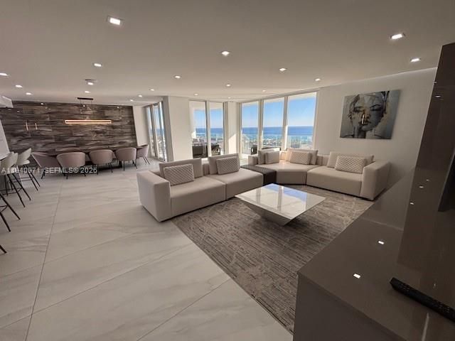 19707 Turnberry Way 23J, Aventura, FL 33180