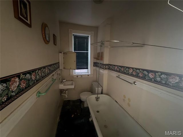 1719 Iowa Avenue, St Louis, MO 63104