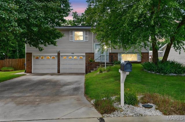 1001 Drexel Drive, St Charles, MO 63303