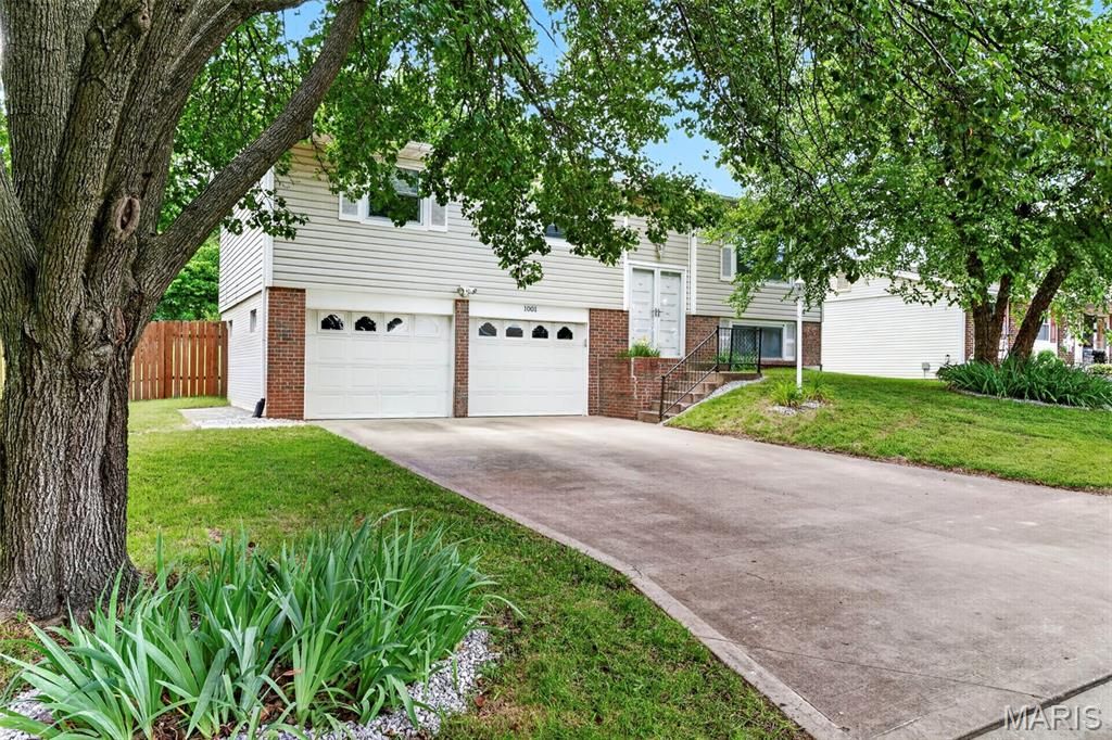 1001 Drexel Drive, St Charles, MO 63303