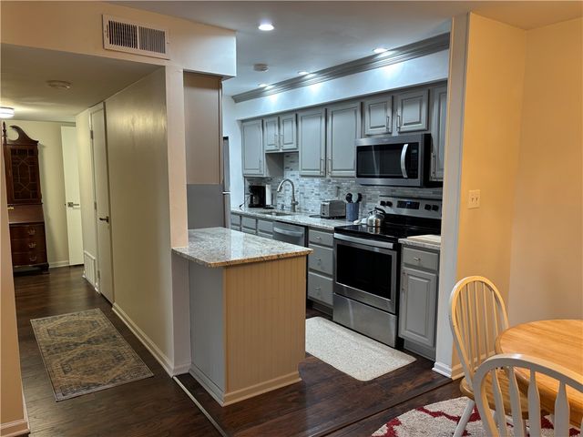 1110 Chatham Park Drive D, Scott Twp, PA 15216