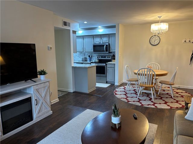 1110 Chatham Park Drive D, Scott Twp, PA 15216