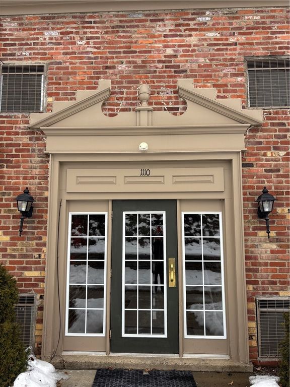 1110 Chatham Park Drive D, Scott Twp, PA 15216