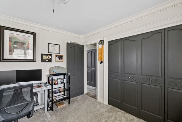 3719 N Thornwood Avenue, Davenport, IA 52806