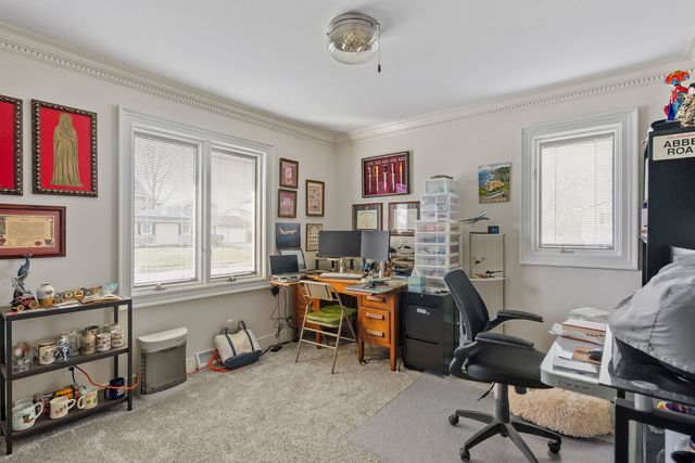 3719 N Thornwood Avenue, Davenport, IA 52806