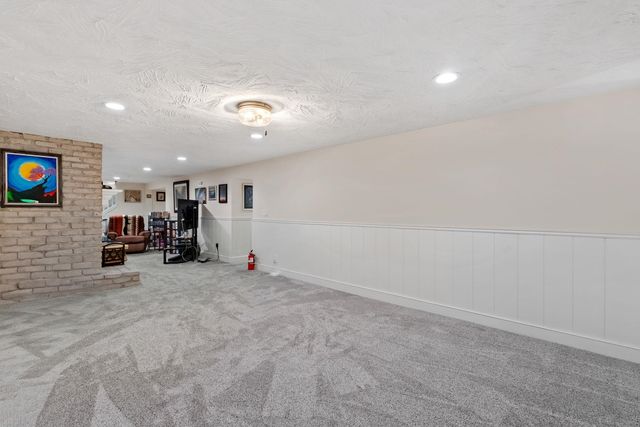 3719 N Thornwood Avenue, Davenport, IA 52806