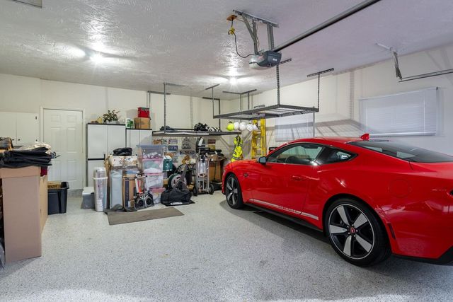 3719 N Thornwood Avenue, Davenport, IA 52806