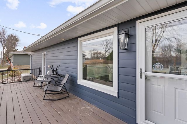 3719 N Thornwood Avenue, Davenport, IA 52806