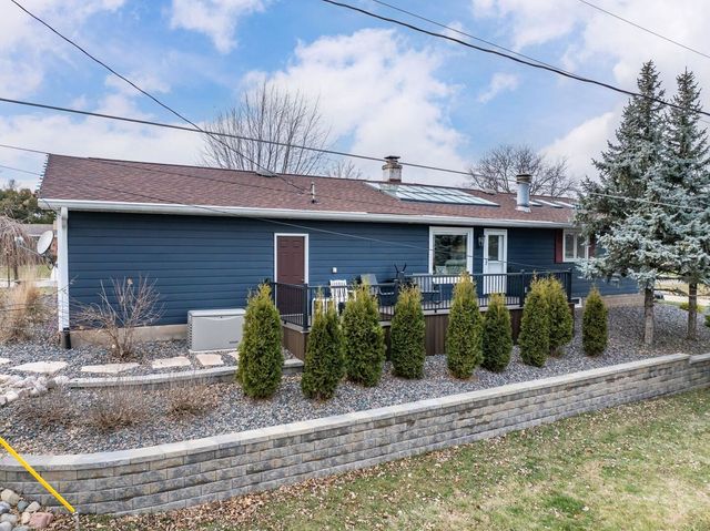 3719 N Thornwood Avenue, Davenport, IA 52806