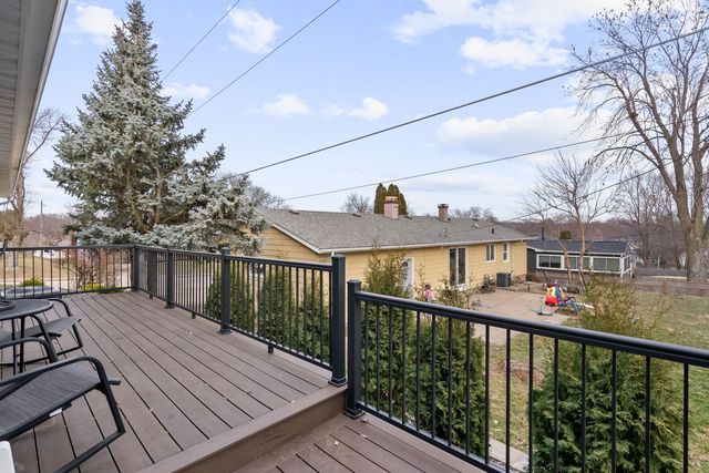 3719 N Thornwood Avenue, Davenport, IA 52806